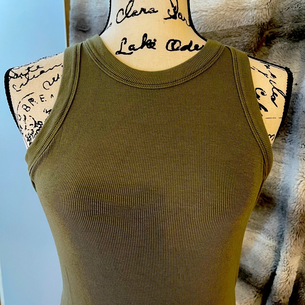 Women’s racer back tank size small